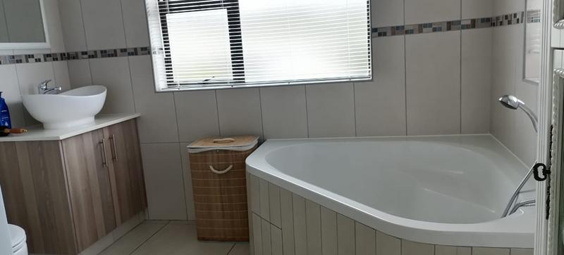 3 Bedroom Property for Sale in Hartenbos Landgoed Western Cape